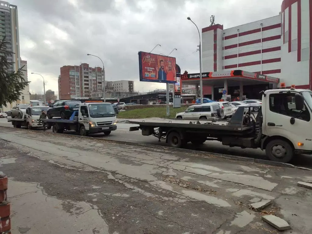 Заказать эвакуатор в Новосибирске недорого